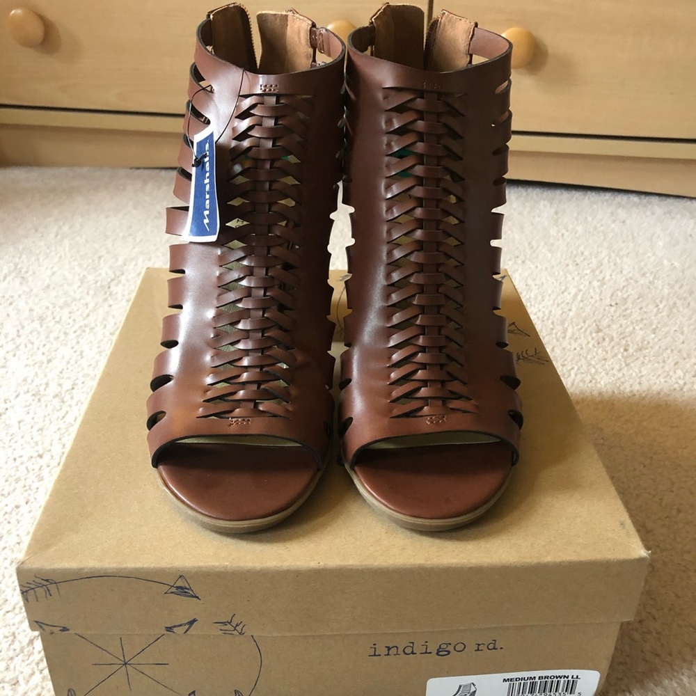 NWT Heeled sandals